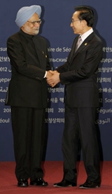 Prime Minister Manmohan Singh and South Korean President Lee Myung